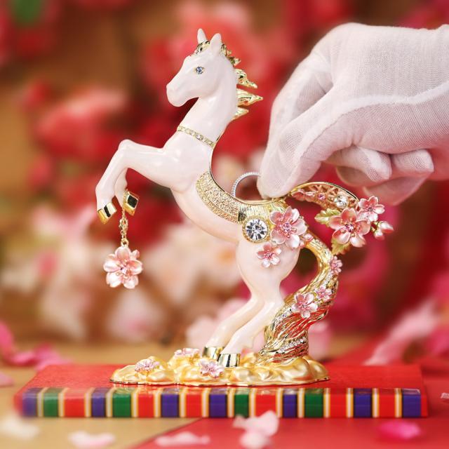 【正規品】＜桜天馬＞午年 馬 干支の置物 大きいタイプ さくら インテリア雑貨 玄関 金属 白馬 2026年 桜 東京銀座PICALS 東京銀座ピカルス ピィアース EX633-1