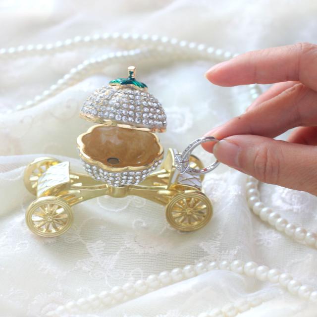 かぼちゃの馬車 ジュエリーボックス ピィアース 東京銀座PICALS 東京銀座ピカルス 可愛い ブランド おしゃれ プレゼント オブジェ 置物 動物 誕生日プレゼント プロポーズ ペット 骨壺 メモリアルボックス ペットの通販は