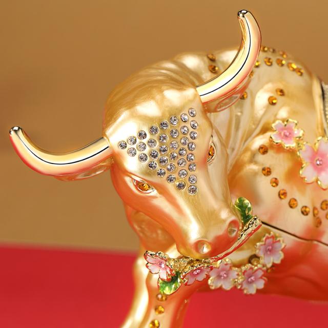 EX608 金福 宝丑 干支 牛 縁起物 置物 東京銀座PICALS 金福 宝丑 干支 牛 縁起物 ジュエリーボックス ピィアース 東京銀座