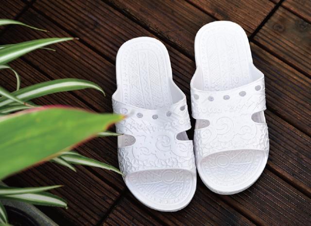 サンダル 軽量 厚底 シャワーサンダル レディース スライドサンダル 可愛い ハッピーフェイス レディエマ 婦人靴 黒 ブラック ベージュ 11083  | レディースシューズ,サンダル&ミュール,デザインで選ぶ,ウェッジソール/厚底 | S-mart PLUS オンラインストア ソーダシューズ レディース ビーチサンダル ベーシック プレーンサンダル カジュアル スライドスリッパ Johana-S