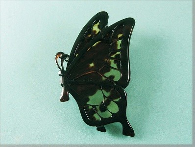 本べっ甲 ちょうちょう ブローチ のし等ギフト対応無料 落下防止シリコン付 透かし入り 蝶形 アンティーク レトロ ブローチ レディースの通販はau Pay マーケット べっ甲 珊瑚 水牛 真珠等 装飾品卸 匠の工芸館