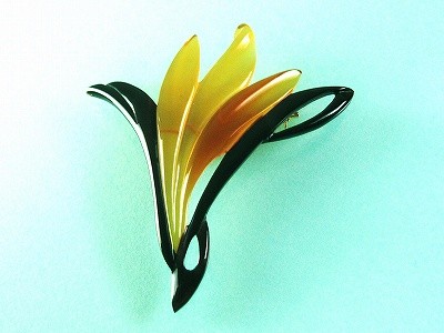 本べっ甲 ブローチ 飴色 茶色 黒色の 三色次分 のし等ギフト対応無料 落下防止シリコン付 おしゃれな アンティーク レトロ ブローチの通販はau Pay マーケット べっ甲 珊瑚 水牛 真珠等 装飾品卸 匠の工芸館 本べっ甲 ブローチ 飴色 茶色 黒色の 三色次分 のし等ギフト対応無料 落下防止シリコン付 おしゃれな アンティーク レトロ ブローチの通販はau Pay マーケット べっ甲 珊瑚 水牛 真珠等 装飾品卸 匠の工芸館