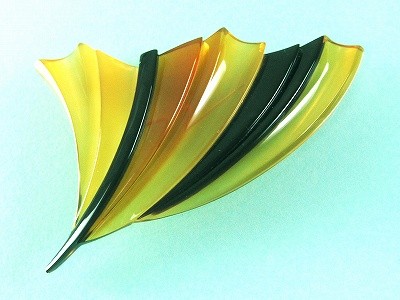 本べっ甲 ブローチ 飴色 茶色 黒色の 三色次分 のし等ギフト対応無料 落下防止シリコン付 おしゃれな アンティーク レトロ ブローチの通販はau Pay マーケット べっ甲 珊瑚 水牛 真珠等 装飾品卸 匠の工芸館 本べっ甲 ブローチ 飴色 茶色 黒色の 三色次分 のし等ギフト対応無料 落下防止シリコン付 おしゃれな アンティーク レトロ ブローチの通販はau Pay マーケット べっ甲 珊瑚 水牛 真珠等 装飾品卸 匠の工芸館