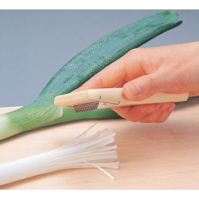ネギーる 木製調理器 小柳産業 Oyanagi 大変な白髪ネギも簡単に作れます ラーメンなどに の通販はau Pay マーケット アークランドオンライン Au Pay マーケット支店