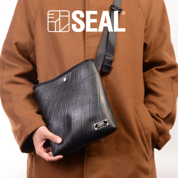 イージー サコッシュバッグ Beattex Seal シール バッグ ショルダーバッグ 防水 耐水 廃タイヤ タイヤチューブ 人気 日本製 メンズ プレの通販はau Pay マーケット Seal Online Store Au Pay マーケット店