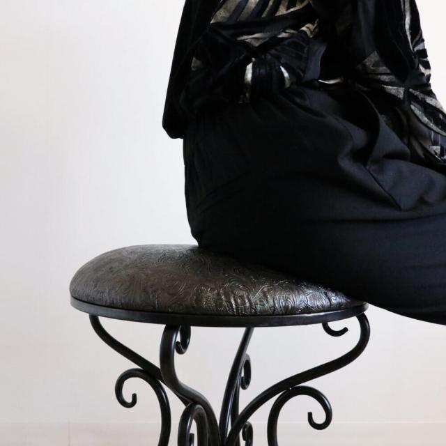 【動画あり】スツール おしゃれ 椅子 丸 クラシック 丸形 アンティーク アイアンチェアー ペイズリー リビング 玄関 鏡台 ラウンド イス 椅子 雑貨