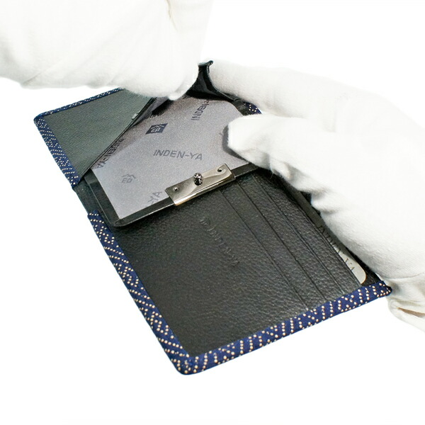 印伝 甲州印伝 印傳屋 上原勇七 財布 二つ折り財布 2003 紗綾形 紺地×白漆 鹿革 本革 レザー 和柄 ブランド 冬物 冬ギフト クリスマス 贈り物 YM01 印伝 甲州印伝 印傳屋 上原勇七 財布 二つ折り財布 2003 紗綾形 紺地