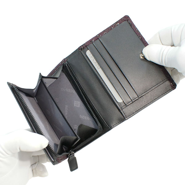 【商品レビュー＋5％】印伝 甲州印伝 印傳屋 上原勇七 財布 二つ折り財布 2205 花唐草 紫地×黒漆 鹿革 本革 レザー 和柄 ブランド 伝統工芸 日本製 春ギフト 母の日 贈り物 YM01_2