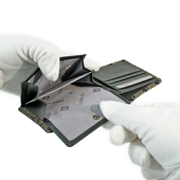 印伝 甲州印伝 印傳屋 上原勇七 財布 二つ折り財布 2006 爪唐草 黒地