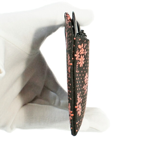 印伝 甲州印伝 印傳屋 上原勇七 財布 長財布 2107 コスモス 秋桜 黒地×ピンク漆 鹿革 本革 レザー 薄い スリム 花柄 ブランド 冬物 冬ギフト クリスマス 贈り物 YM01 印伝 甲州印伝 印傳屋 上原勇七 財布 長財布 2107 コスモス 秋桜 黒地