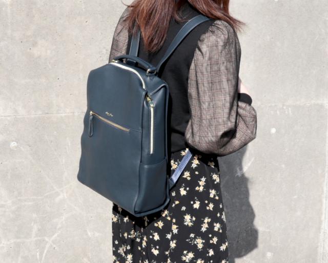 リュック レディース Pc収納リュック 軽量 デイバッグ 軽い Pcバッグ バッグ かばん キレイめ ビジネス カジュアル おしゃれ 在宅 テの通販はau Pay マーケット Emishop