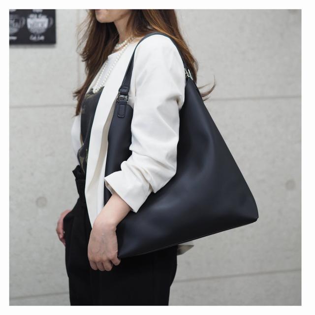 2点セット 送料無料 トートバッグ 三角 トライアングル 柔らかい 軽量 ソフト Puレザー おしゃれ グッシオ ベーシック 0972 の通販はau Pay マーケット エムビルドストア