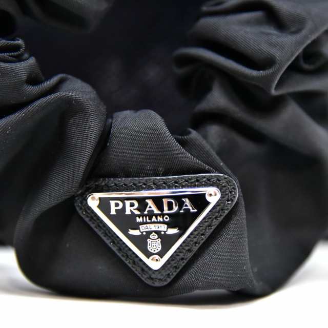 鑑定済 正規品 ほぼ新品 PRADA プラダ Re-Nylon シュシュ 三角ロゴ