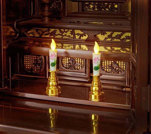 ｌｅｄ花柄ろうそく 金燭台 2本組 ロウソク 仏壇 電気 ライト Led 安全 おしゃれ 電池式 送料無料 の通販はau Pay マーケット スリーピース