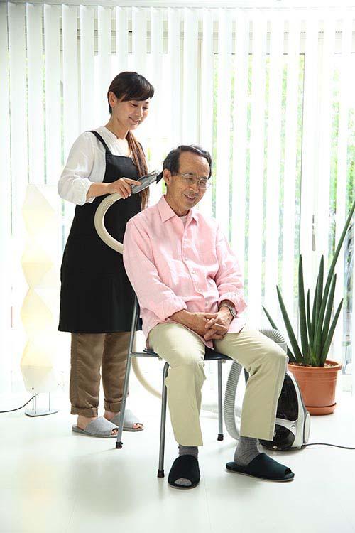 バリカン ヘアカット セルフ セルフカット バリカン メンズ 散髪 掃除いらず 吸い取る 子供 ペット 高齢者 介護 家庭用 ケープ不要 掃除不要 / アタッチメント付き 送料無料 掃除機吸引式バリカン スイトリマー