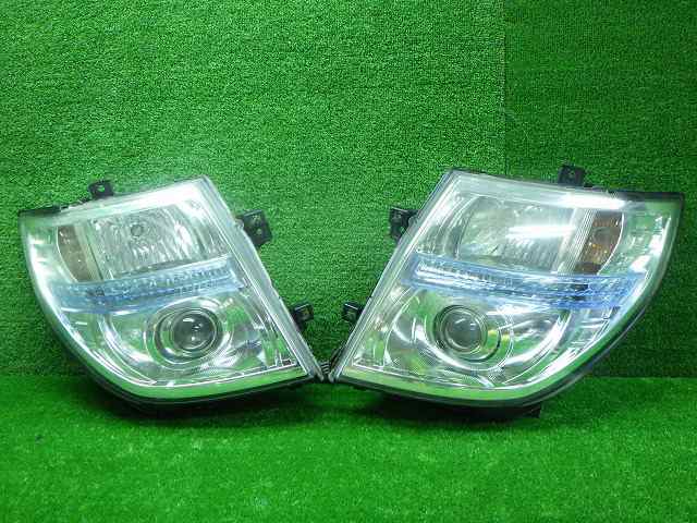 日産　E51/NE51　エルグランド　中期　後期　ヘッドライト　左右　HID　100-24852　240725100A