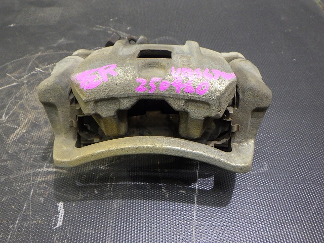 ビックホーン　左　リア　キャリパー　UBS69GW　1993年　パット4ミリ　8-97035259-0　イスズ　260120017