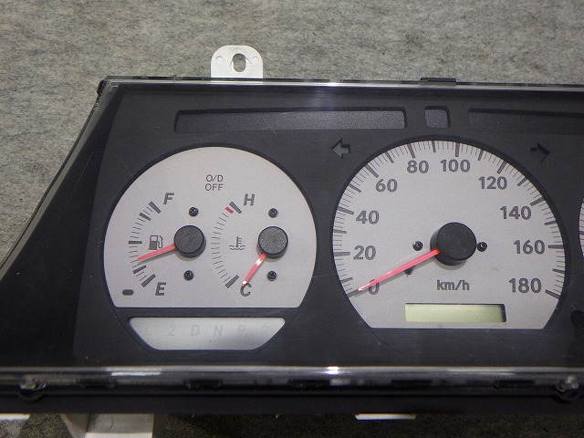 グランドハイエース スピードメーター 251000Km KCH16W 83800-2F110