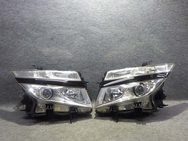 エルグランド　ヘッドライト　左右　HID　キセノン　前期　100−23009　S2　26060-1JB1A　260328227