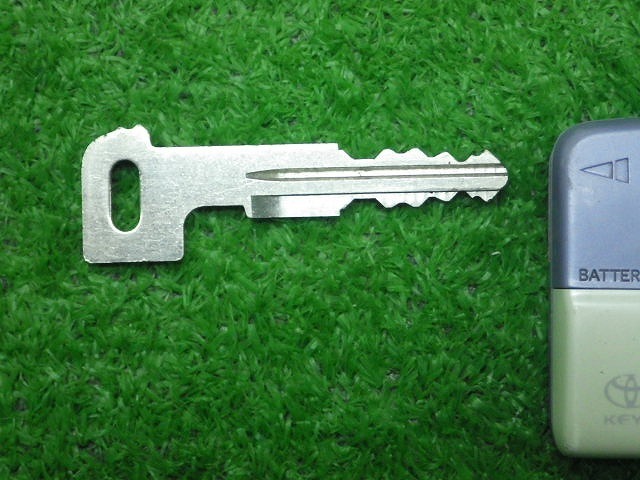 【中古】 トヨタ 純正 キーレス カードキー 作動未チェック あ792 中古 車 パーツ 中古パーツ 中古部品 カスタム 即発送｜au PAY  マーケット