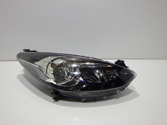 デミオ 右前照灯 LED DEJFS 後期 W1212 マ D08A-51-031 上塗り 260420030