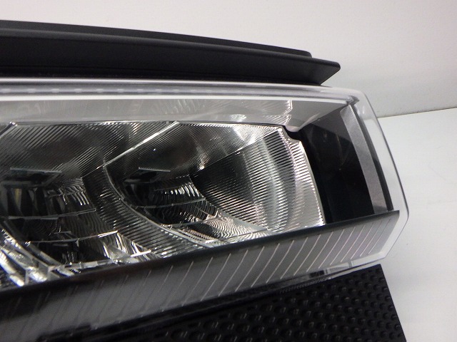 ランドクルーザー 250 右ヘッドライト LED TRJ GDJ 250 60-343 4V 81110-60S40 コーティング 新車外し 260128057_1