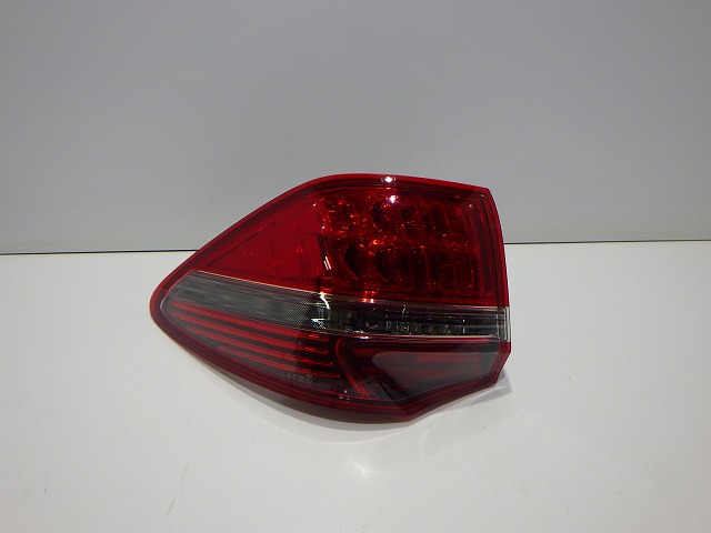 200系 クラウン ロイヤル 左テール GRS201/203 前期 30-346 R 81560-30B60 コーティング 綺麗 260207059