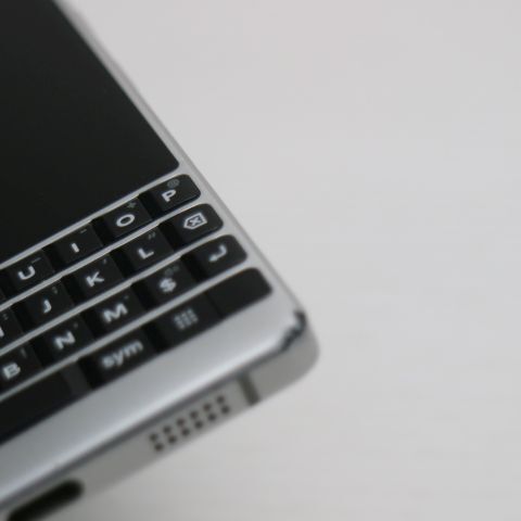 美品 BlackBerry KEY2 シルバー スマホ 本体 白ロム 中古_2