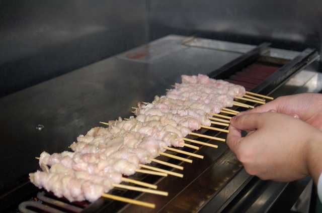 焼き鳥 やきとり かわ かわ串 博多名物 ぐるぐるかわ焼き 【20本入】 鶏皮 とりかわ 送料無料 名物品 お土産 ふるさと セット ギフト  の通販はau PAY マーケット - JAPANEC TOWN