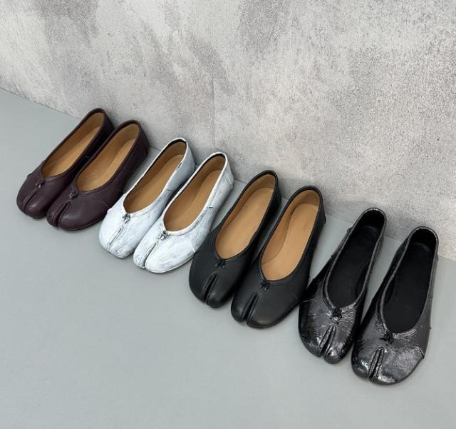 本革 羊革 tabi パンプス  足袋パンプス レディース フラットシューズ ローヒール バレエシューズ 2WAY スリッパ 光沢感 靴 シルバー バースト模様 ぺたんこ 先割れシューズ タビパンプス タビ たび 個性的 歩きやすい 疲れにくい 楽 婦人靴 レディースシューズ おしゃれ 本革 羊革 tabi パンプス 足袋パンプス レディース フラットシューズ