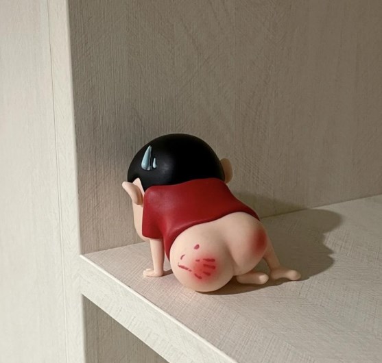 叩かれちゃったクレヨンしんちゃん フィギュア（硬いおしりVer.）5.5cm