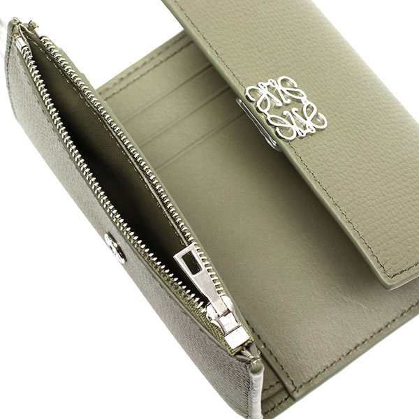 ロエベ LOEWE アナグラム バーティカル ウォレット スモール 三つ折り財布【ARTICHOKE GREEN】 C821S33X01  8593/【2023SS】l-wallet｜au PAY マーケット