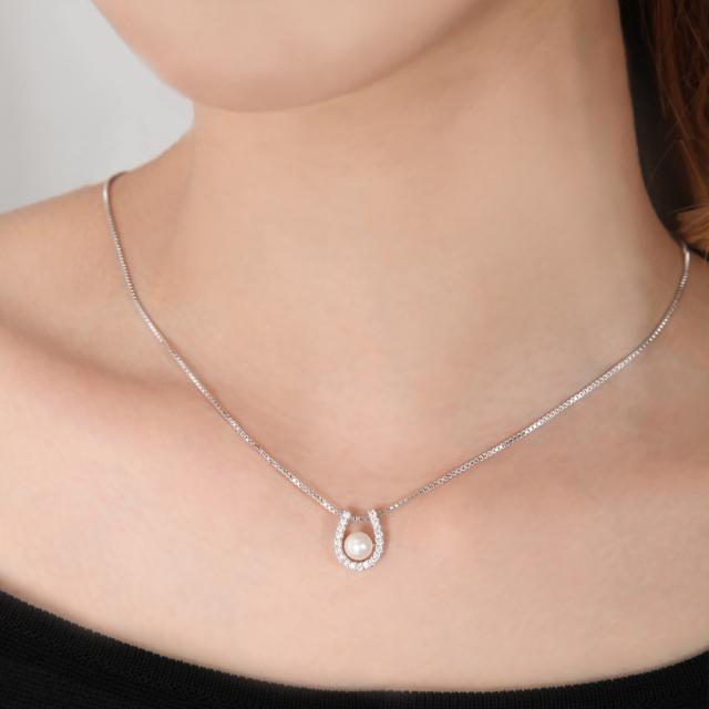 ネックレス パール レディース アレルギー対応 ホースシュー パールネックレス 0.9ct  ジャクリーン 母の日 プレゼント 誕生日 女性 雑貨 60代 40代 20代 30代 50代 母 結婚記念日 プレゼント 妻 ブランド ギフト 即日_4