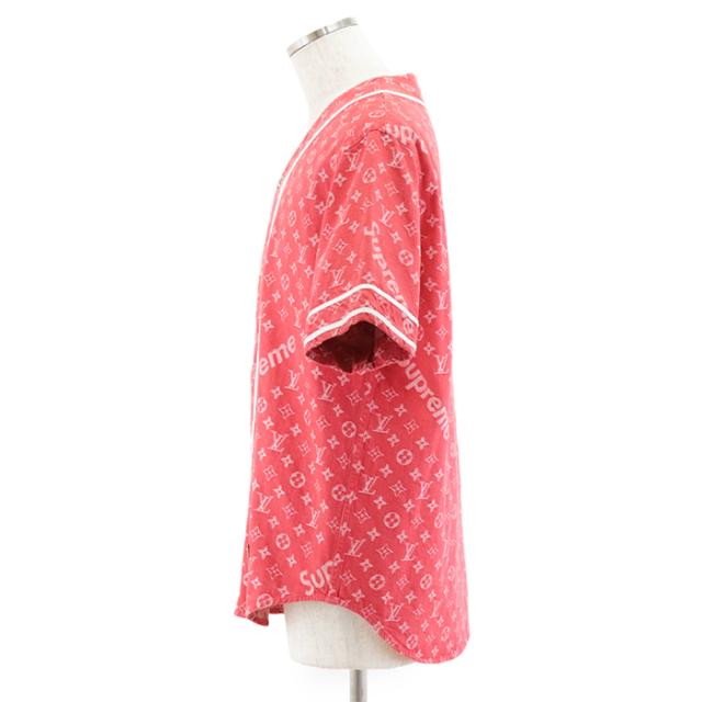 ルイ・ヴィトン × シュプリーム Wネーム コラボ オーバーサイズ デニム ベースボールシャツ モノグラム LV ロゴ コットン100% トップス 半袖 メンズ サイズ S レッド ホワイト 赤 白 総柄 フランス製 LOUIS VUITTON × Supremeの通販は ルイ・ヴィトン × シュプリーム Wネーム コラボ オーバーサイズ デニム ベースボールシャツ モノグラム LV ロゴ コットン100% トップス 半袖 メンズ サイズ S レッド ホワイト 赤 白 総柄 フランス製 LOUIS VUITTON × Supremeの通販は