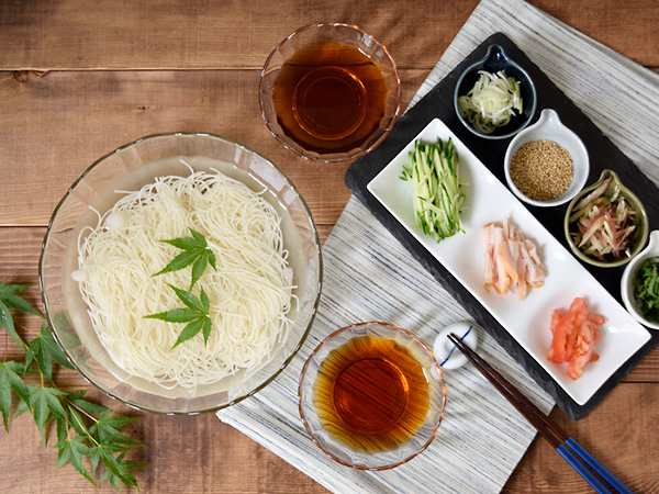 そうめん鉢 23cm アルカド ガラス製 ボウル サラダボウル そうめん鉢 麺鉢 鉢 大鉢 ガラス ガラス食器 強化ガラス レンジ可 花型  チョの通販はau PAY マーケット - EAST table (旧：テーブルウェアイースト) | au PAY マーケット－通販サイト