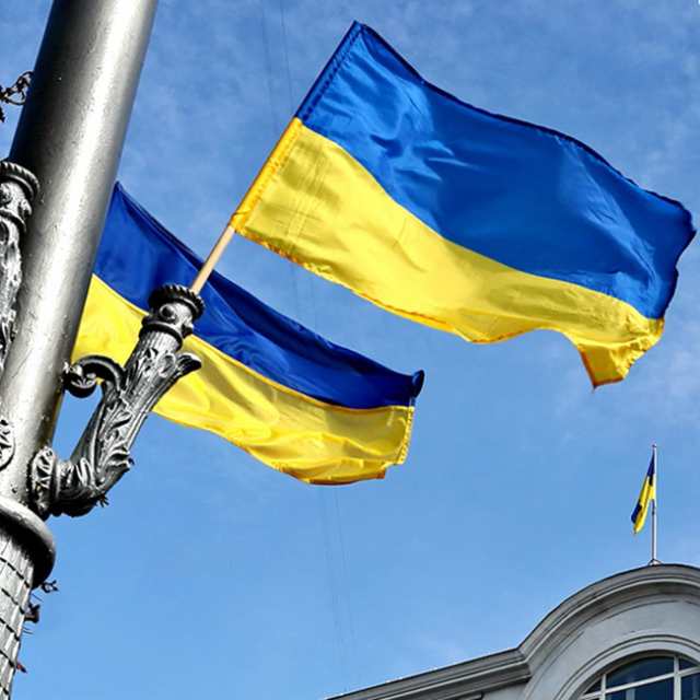 素晴らしい品質 KUUQA ウクライナ 国旗 連旗 ミニフラッグ ワールドカップ旗 Ukraine 旗 10m 飾り 応援 世界の国旗シリーズ  旗サイズ21