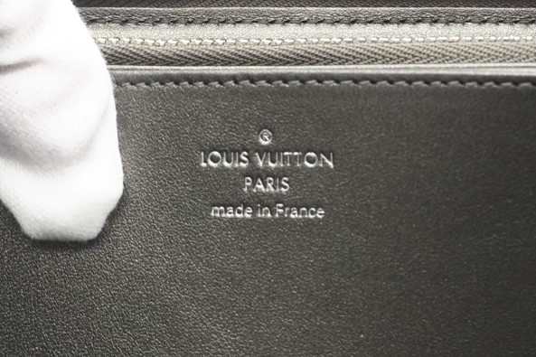 ☆安心の3大保証☆ Aランク ≪LOUIS VUITTON ルイ ヴィトン/ジッピーウォレット≫ M81763 モノグラム エンボス ラムレザー グレー 極美品の通販は