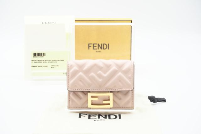 25新作 ファッション 【FENDI 】フェンディ バゲット 二つ折り