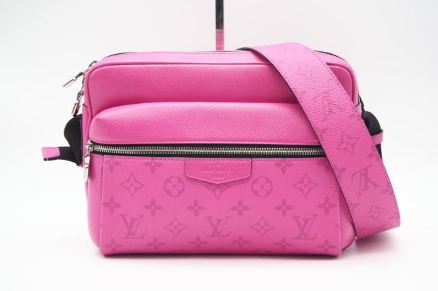 ☆安心の3大保証☆ ABランク ≪LOUIS VUITTON ルイ ヴィトン/ショルダーバッグ≫ M30765 タイガラマ アウトドアメッセンジャー PM フューシャ ピンクの通販は