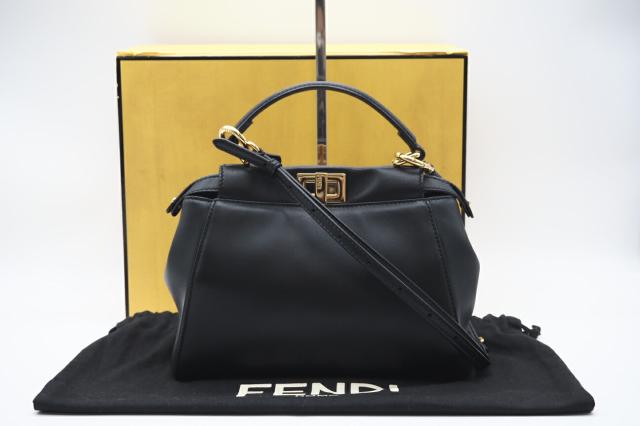 ☆安心の3大保証☆ ABランク ≪FENDI フェンディ/2WAYバッグ≫ 8BN244 レザー ピーカーブー ミニ ショルダー ブラック 黒 美品 送料無料