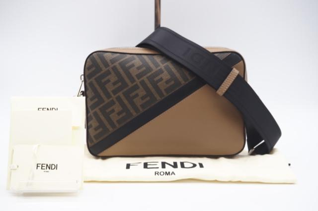 ☆安心の3大保証☆ Aランク ≪FENDI フェンディ/ショルダーバッグ≫ 7M0286 フェンディ ダイアゴナル カメラケース ブラウン ベージュ 極美品 送料無料
