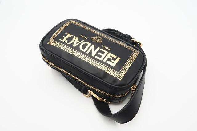 ☆安心の3大保証☆ ABランク ≪FENDI フェンディ/ショルダーバッグ