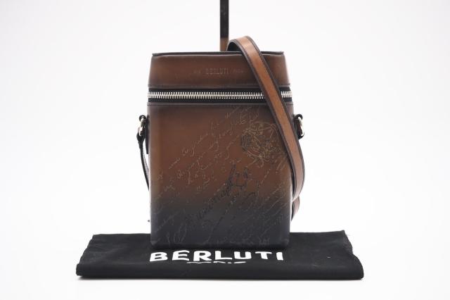 ☆安心の3大保証☆ Aランク ≪Berluti ベルルッティ/二つ折り財布