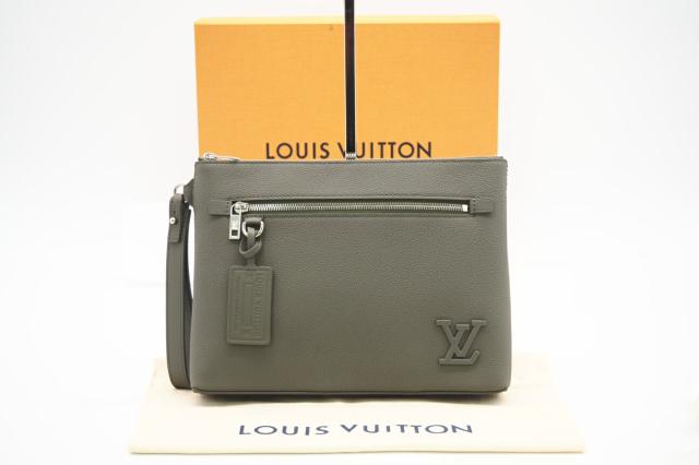 ☆安心の3大保証☆ Aランク ≪LOUIS VUITTON ルイ ヴィトン/クラッチバッグ≫ M81735 LVアエログラム テイクオフ ポーチ カーキ 極美品 送料無料