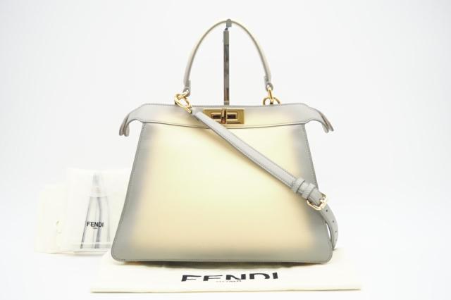 ★3日以内返品可★ ★3日以内返品可★ FENDI フェンディ レザー ピーカブーISeeU ミディアム クリーム グレー 8BN321 クリーム グレー