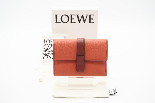 ★3日以内返品可★ LOEWE ロエベ ソフトグレインカーフ スモール バーティカル ウォレット コーラル アプリコット C660S86X01 オレンジ