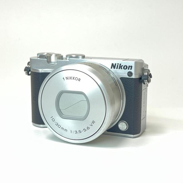 ★3日以内返品可★ 美品 Nikon Nikon ミラーレス一眼 Nikon 1 J5 標準パワーズームレンズキット デジタル ミラーレス 一眼カメラ デジタルカメラ シルバー