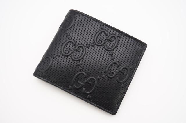 ★3日以内返品可★ 極美品 GUCCI グッチ GGエンボス レザー コンパクトウォレット 625555 二つ折り財布 ブラック レザー メンズ_2