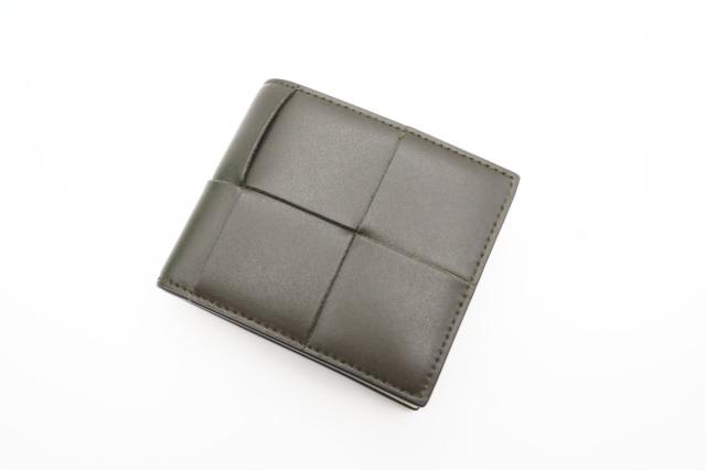 ★3日以内返品可★ 極美品 BOTTEGAVENETA ボッテガヴェネタ イントレチャート大 レザー カセット バイカラー 二つ折りコンパクトウォレット カーキ ベージュ 649603 二つ折り財布 バイカラー カーキ レザー メンズ_2