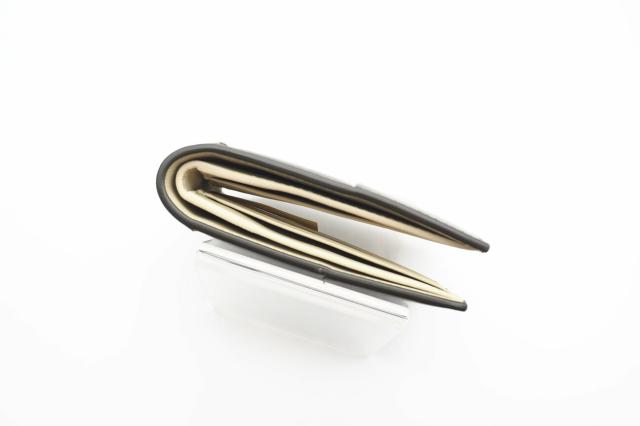 ★3日以内返品可★ 極美品 BOTTEGAVENETA ボッテガヴェネタ イントレチャート大 レザー カセット バイカラー 二つ折りコンパクトウォレット カーキ ベージュ 649603 二つ折り財布 バイカラー カーキ レザー メンズ_4